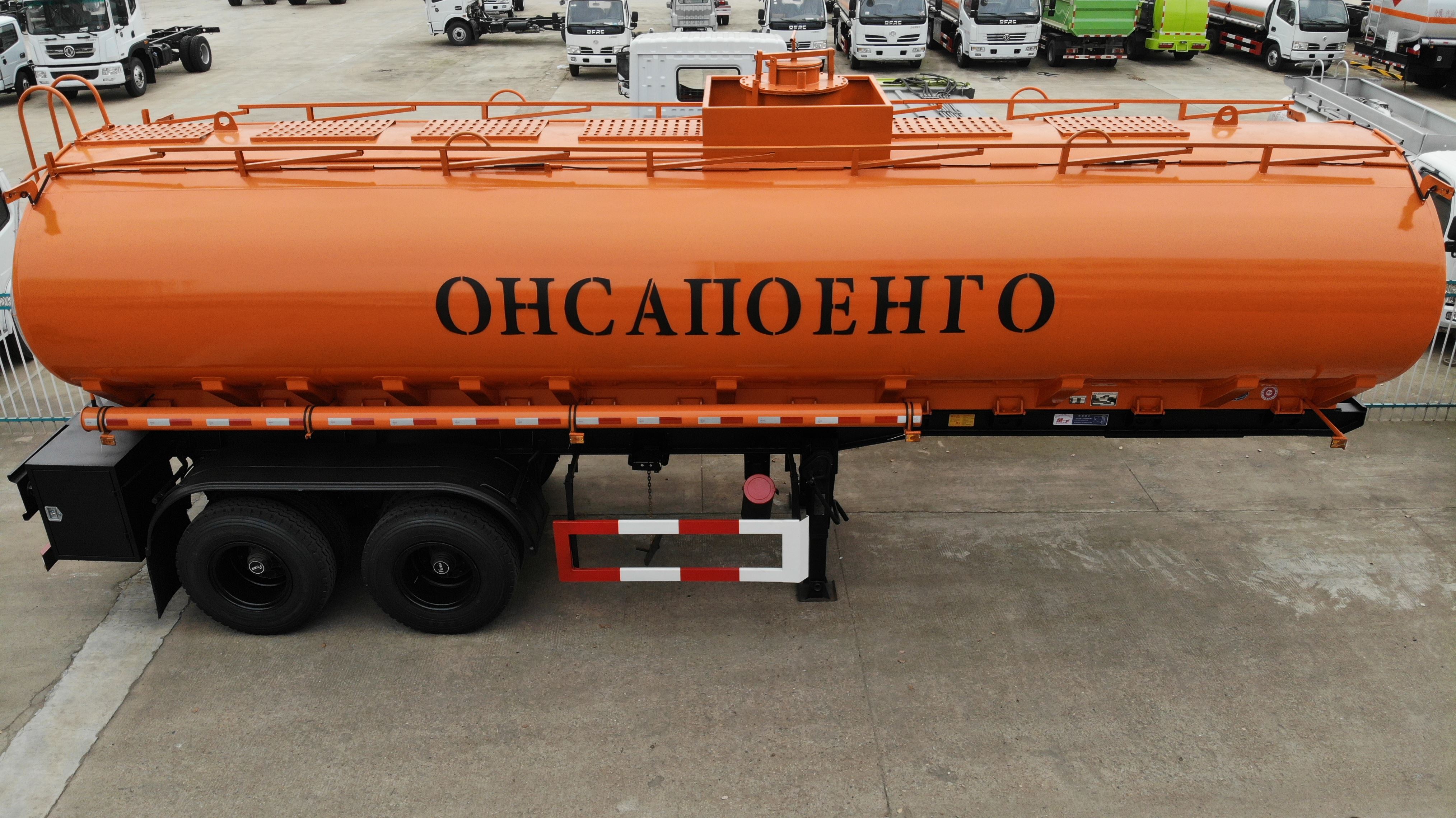 10臺外貿(mào)出口運油半掛車，10臺?；饭捃嚢l(fā)車交付客戶